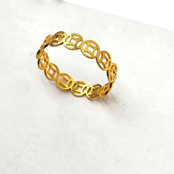 18K Yellow Gold Lucky Money Coin Ring Women Yellow Gold Saudi Stackable NEW - Picture 1 of 8